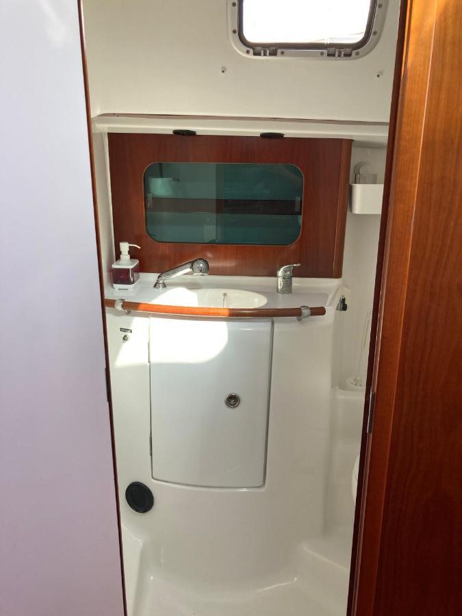 Sea Bloom - Sleep & Sail In Tejo Hotel Lisboa Eksteriør billede